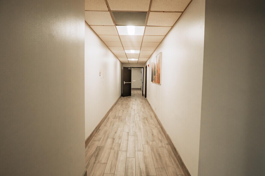 More Photos Of 10460 Vista Del Sol Dr, El Paso Medical For Lease