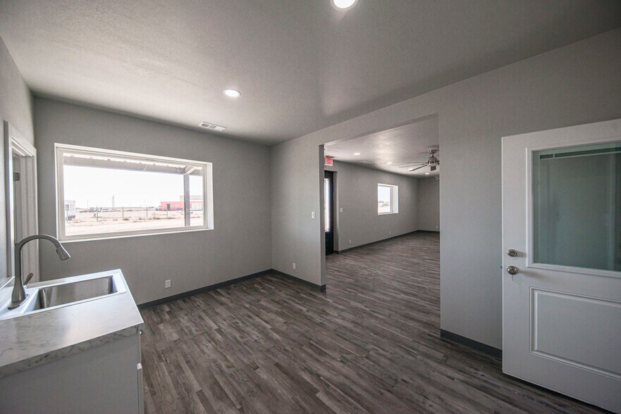 More Photos Of 14010 W Silver Fox Trl, Odessa Warehouse For Lease