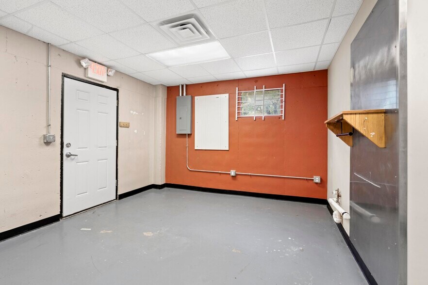 More Photos Of 1006 Ash St, Eudora Loft Creative Space For Lease