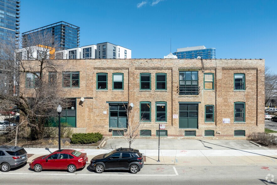 More Photos Of 848 W Eastman St, Chicago Loft Creative Space For Lease