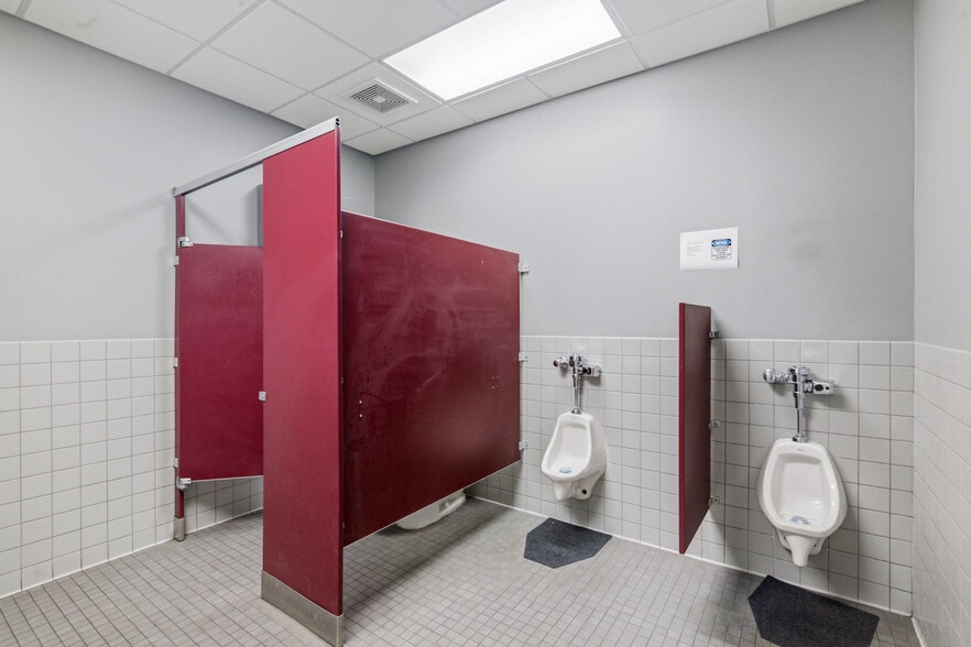 More Photos Of 8316 Lone Tree Rd, Victoria Industrial For Sale