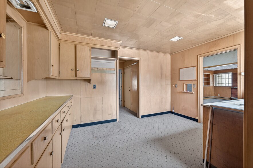 More Photos Of 209 N Main St, Belleville Medical For Sale