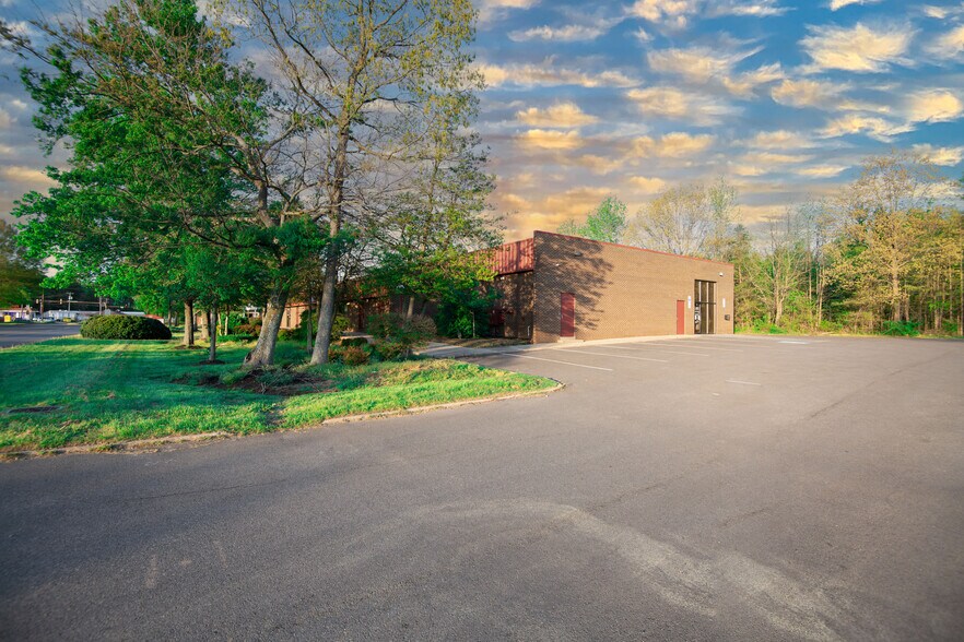 More Photos Of 1 Post Office Rd, Waldorf Medical For Lease