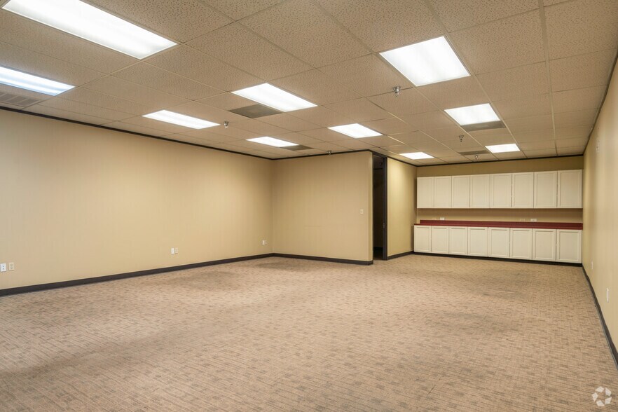 More Photos Of 15603 W Hardy Rd, Houston Unknown For Lease