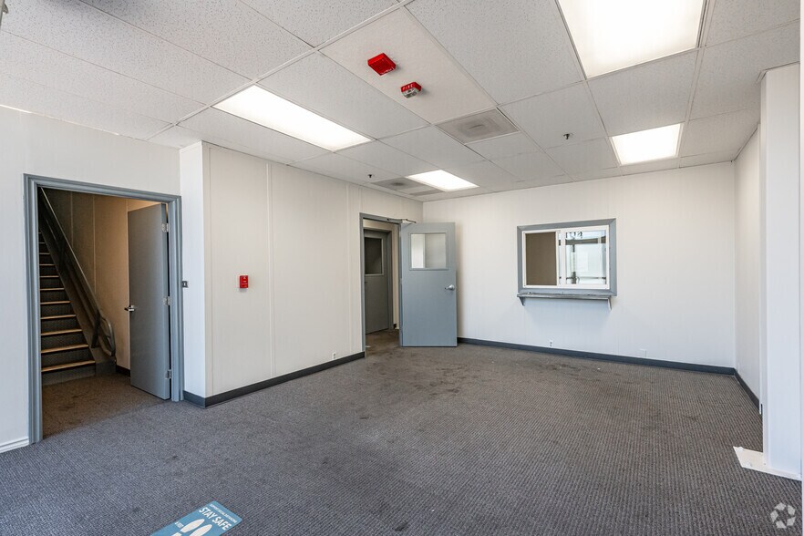 More Photos Of 1601 W Mission Blvd, Pomona Distribution For Lease