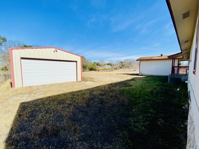 More Photos Of 1014 W County Line Rd, New Braunfels Office Residential For Sale