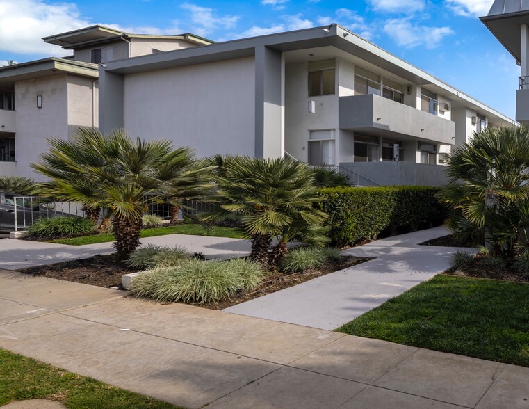 Primary Photo Of 11942 Darlington Ave, Los Angeles Apartments For Sale