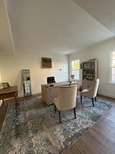 More Photos Of 910 18th St, Plano Office For Sale