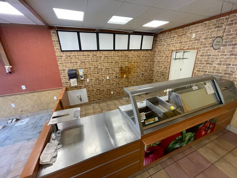 More Photos Of 121 Ormond Blvd, Destrehan Storefront Retail Office For Lease