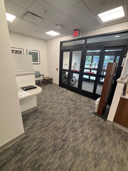 More Photos Of 1714 W Springfield Ave, Champaign Storefront For Lease