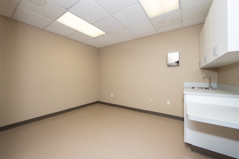 More Photos Of 1807 Huguenot Rd, Midlothian Medical For Lease