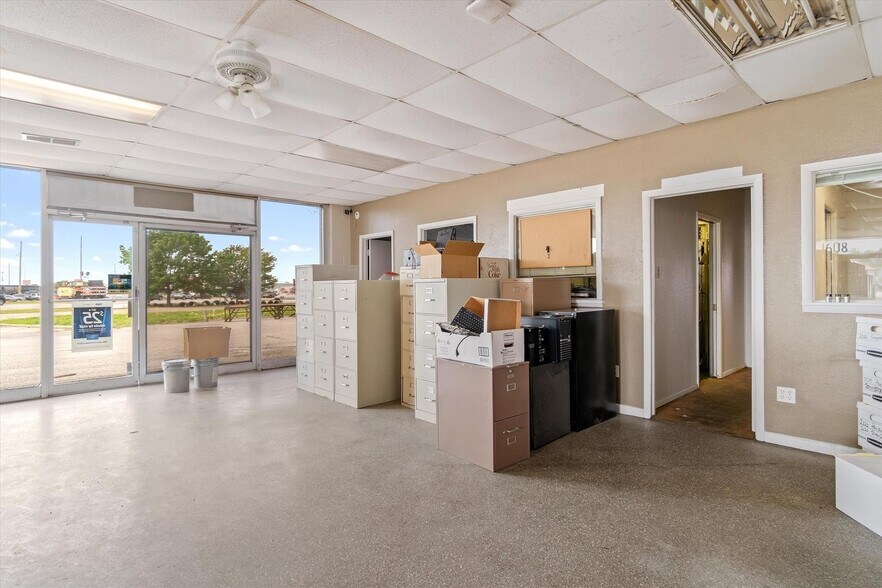 More Photos Of 1608 W Moore Ave, Terrell Auto Dealership For Sale