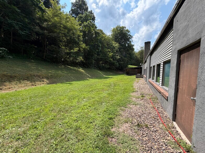 More Photos Of 516 Adams St, Mason Flex For Sale