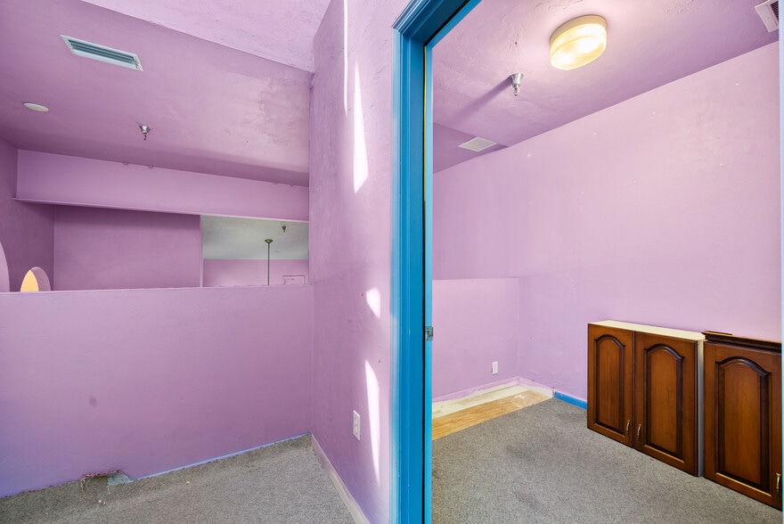 More Photos Of 2441 NW 43rd St, Gainesville Storefront For Sale