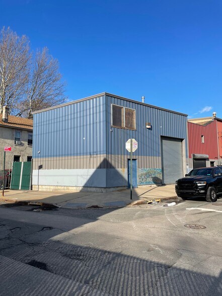 More Photos Of 147 Wayne St, Staten Island Warehouse For Lease