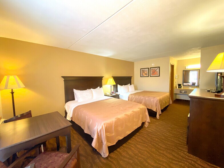 More Photos Of 3601 Shepherd of the Hills Expy, Branson Hotel For Sale