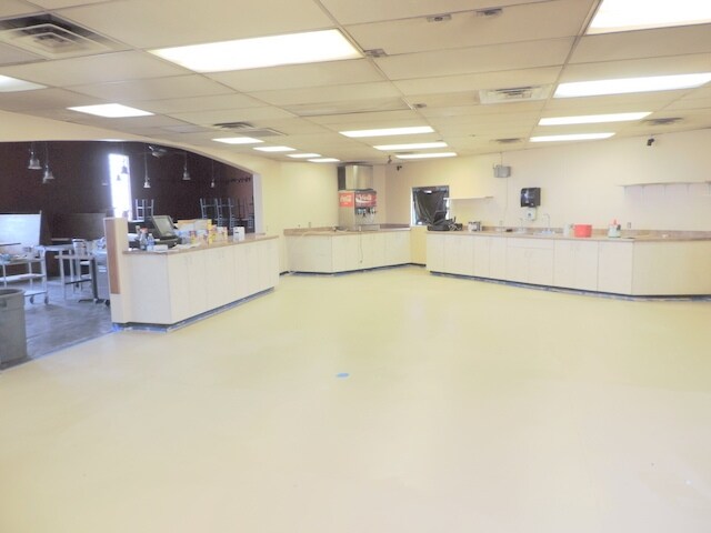 More Photos Of 933 W Main St, Farmington Restaurant For Sale