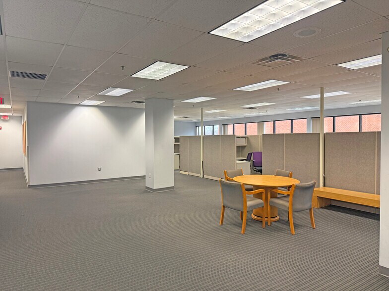 More Photos Of 230 Commerce Way, Portsmouth Office For Lease