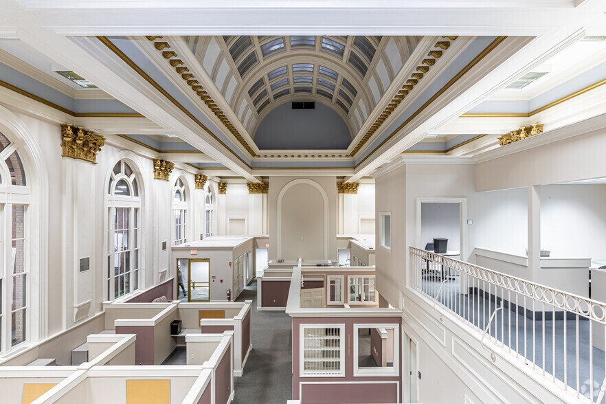 More Photos Of 1351 Main St, Springfield Office For Lease