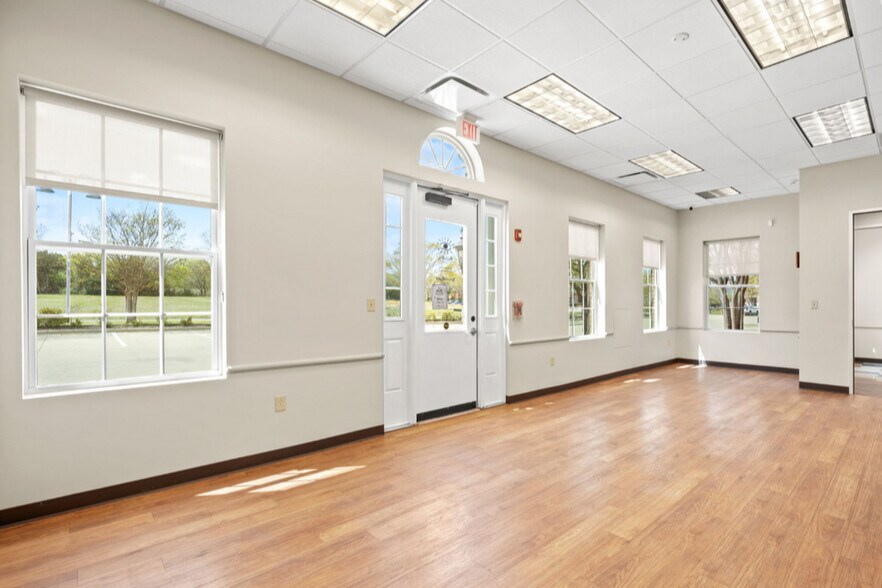 More Photos Of 105 River Oaks Dr, Southlake Medical For Sale