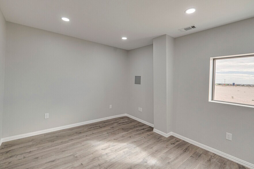 More Photos Of 5268/5450 N FM 866, Odessa Warehouse For Sale