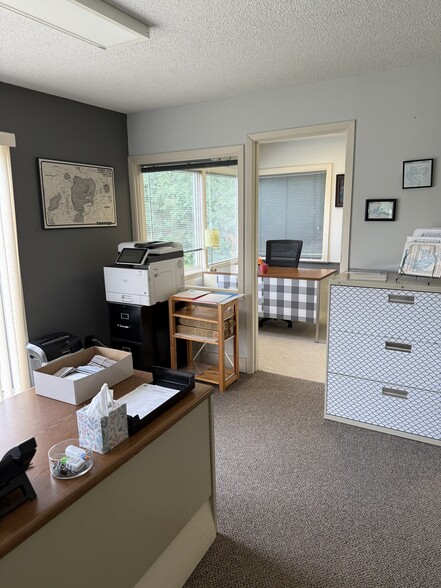 More Photos Of 106 N Shore Dr, Elysian Office For Sale