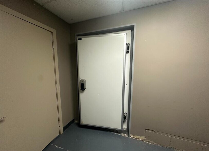 More Photos Of 504 Main St, Varna Restaurant For Sale