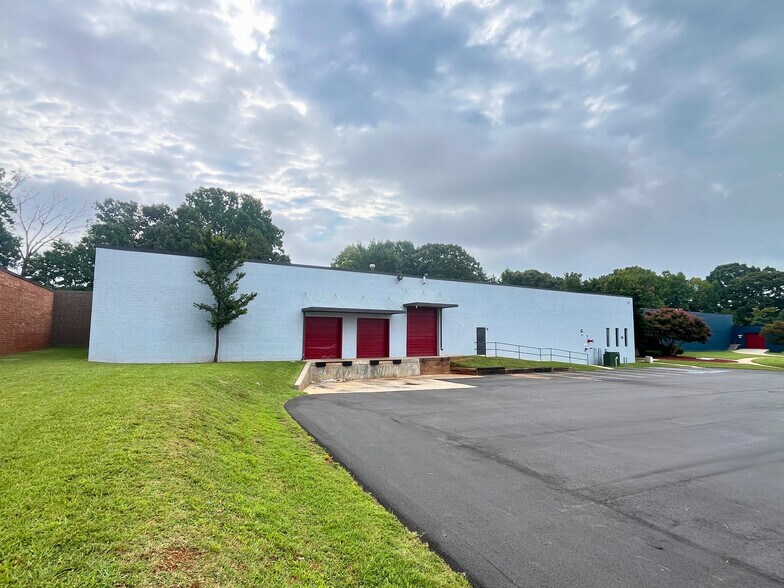More Photos Of 705 Baker Ct, High Point Warehouse For Lease