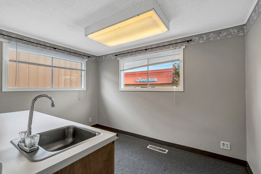 More Photos Of 122 Engle Ave, Molalla Office Residential For Sale