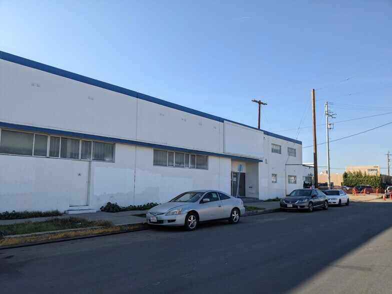Primary Photo Of 14600 Arminta St, Panorama City Warehouse For Lease