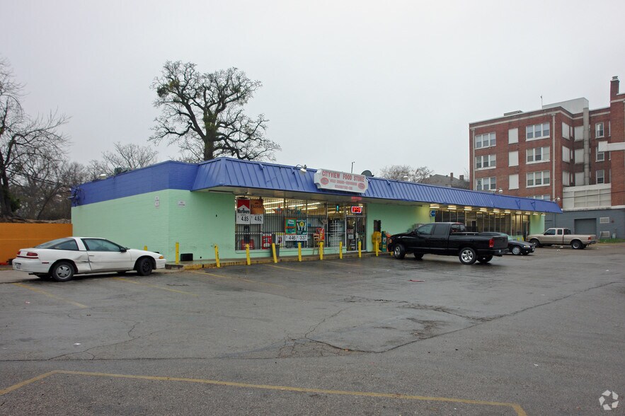 More Photos Of 640 E Colorado Blvd, Dallas General Retail For Sale