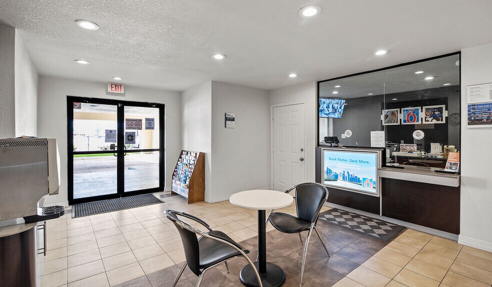 More Photos Of 15725 Bammel Village Dr, Houston Hotel For Sale