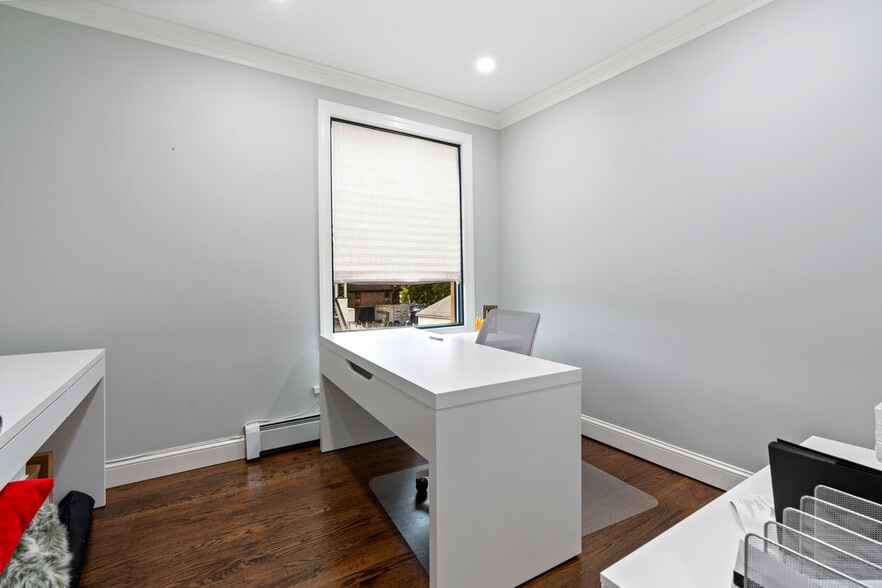 More Photos Of 6939 Amboy Rd, Staten Island Office For Lease