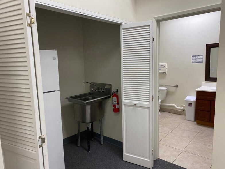 More Photos Of 1100 Industrial Rd, San Carlos Research And Development For Sale