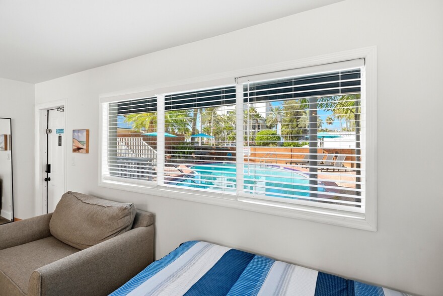 More Photos Of 11965 Gulf Blvd, Treasure Island Hotel For Sale