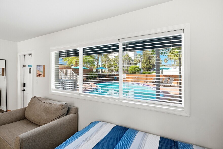 More Photos Of 11965 Gulf Blvd, Treasure Island Hotel For Sale