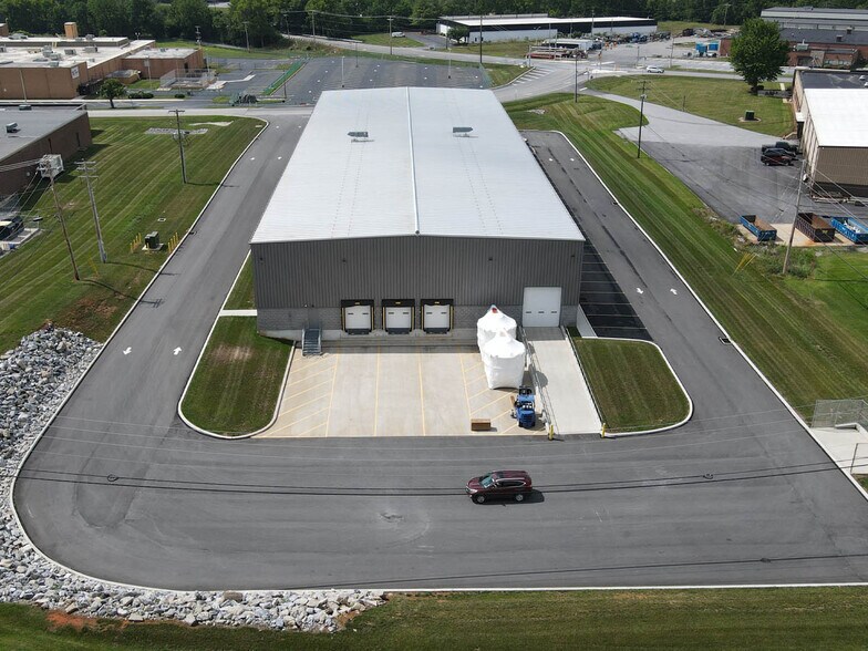 More Photos Of Busser Rd, York Warehouse For Lease