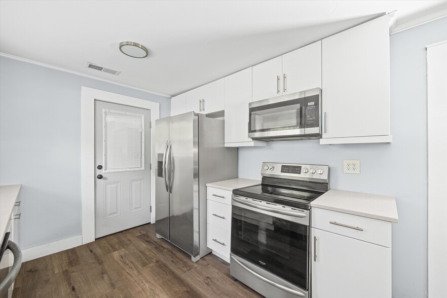 More Photos Of 8140 Mount Holly Rd, Charlotte General Retail For Sale