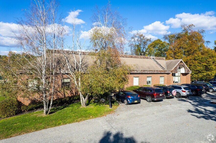 Primary Photo Of 6 Ponds Edge Dr, Chadds Ford Medical For Lease