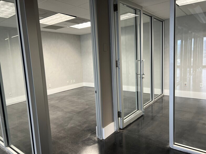 More Photos Of 1680 Michigan Ave, Miami Beach Office For Sale
