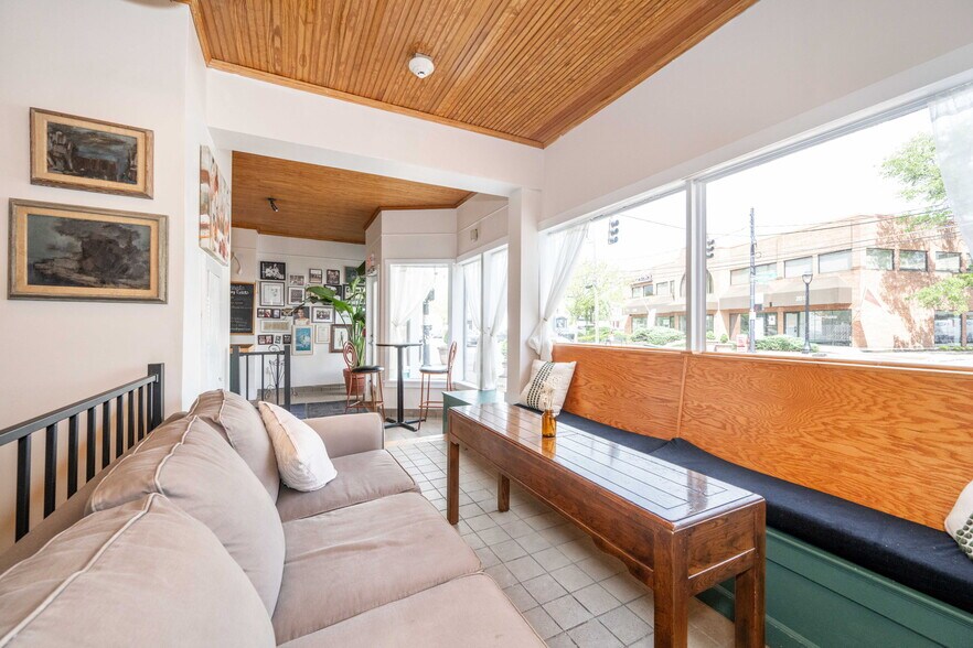 More Photos Of 2015 Madison rd, Cincinnati Storefront Retail Residential For Lease