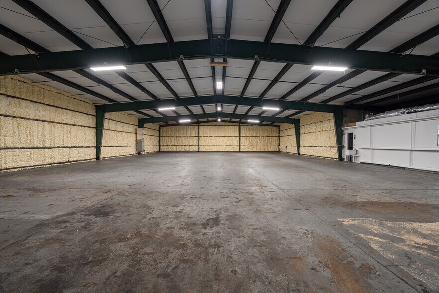 More Photos Of 3143 W Tharpe St, Tallahassee Warehouse For Lease