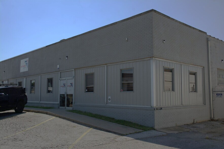 More Photos Of 804 S Sheridan Rd, Tulsa Light Manufacturing For Sale
