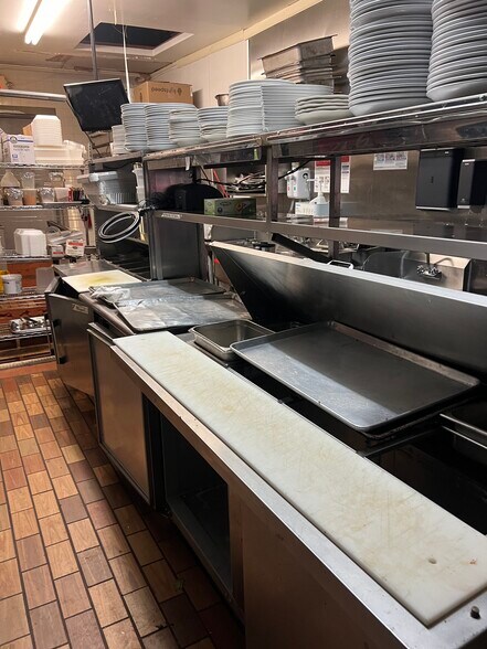 More Photos Of 38-40 S 19th St, Philadelphia Restaurant For Lease