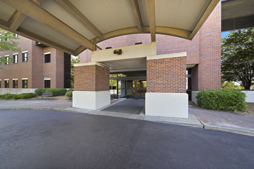 More Photos Of 1900 10th Ave, Columbus Medical For Lease