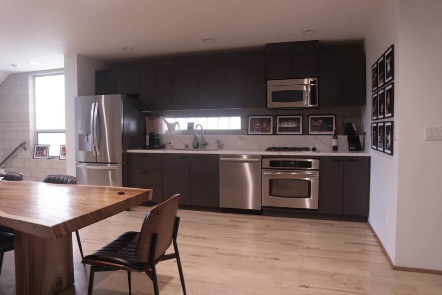 More Photos Of 6615-6621 Melrose Ave, Los Angeles Loft Creative Space For Lease