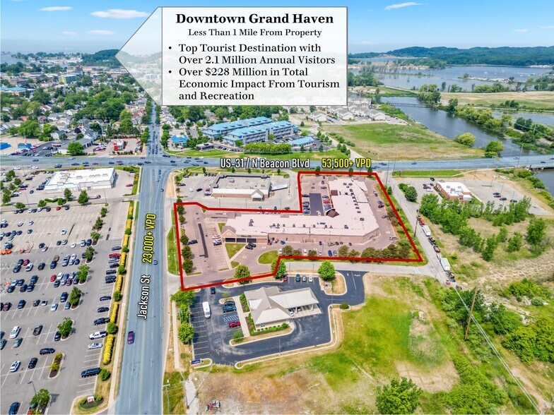 More Photos Of 518-628 N Beacon Blvd, Grand Haven Storefront For Sale