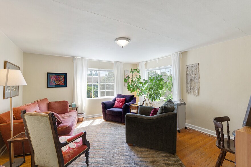 More Photos Of 7409 SW Capitol Hwy, Portland Freestanding For Sale