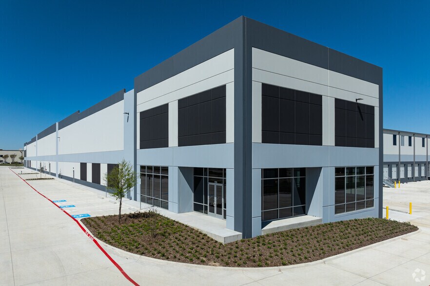 Primary Photo Of 4597 W Ledbetter Dr, Dallas Warehouse For Sale