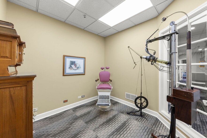 More Photos Of 405 S Main St, Naperville Medical For Lease